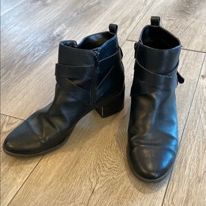 Anne Klein Womens Javen 3 Faux Leather Block Heel Booties